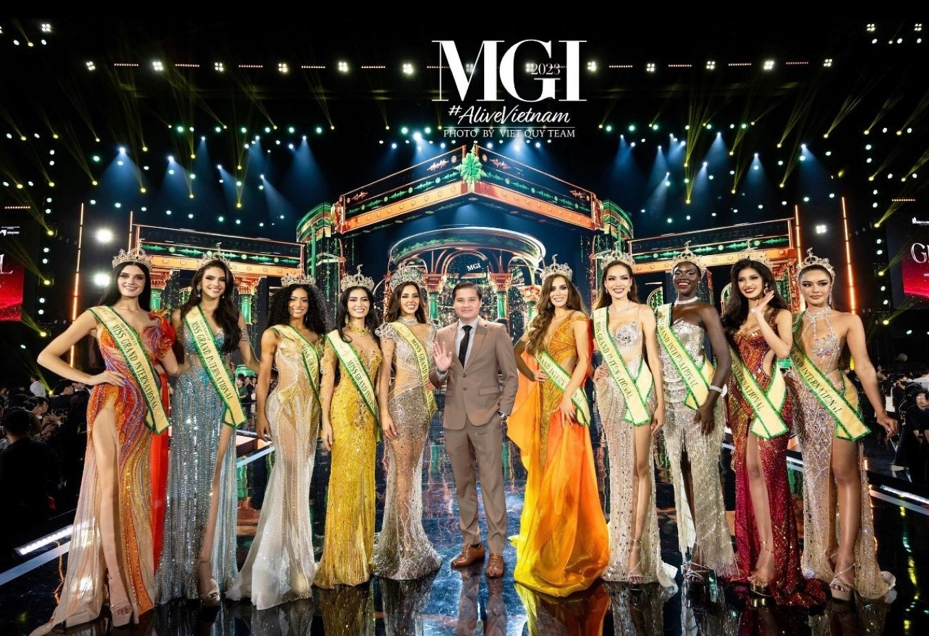 Đại diện Nhà tài trợ chính thức Charme Perfume cùng Top 10 Miss Grand International 2023